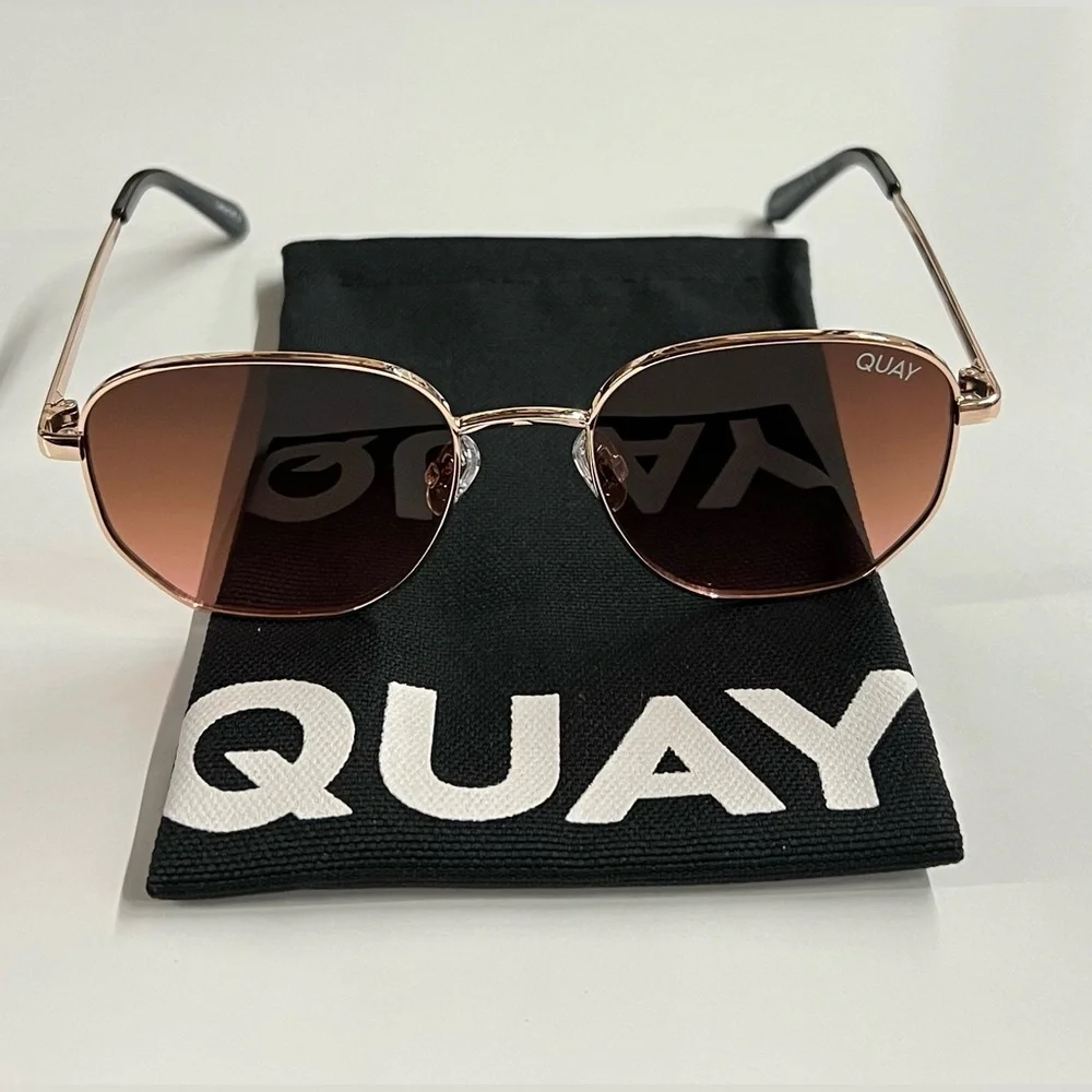 - Quay Australia Unisex Big Time Round Sunglasses